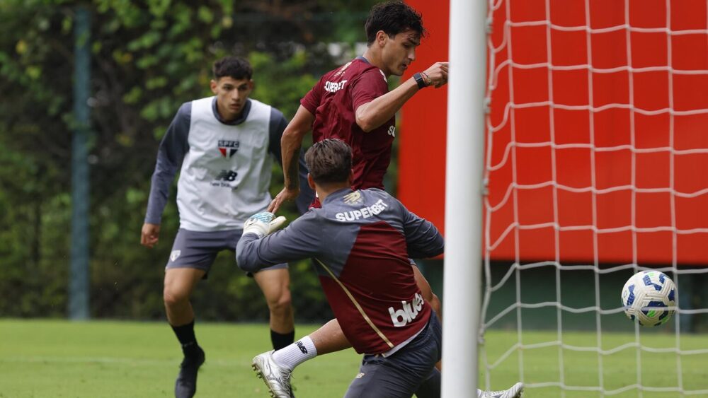 São Paulo goleia equipe sub-20 em jogo-treino, com destaque para atacante ex-Cruzeiro
