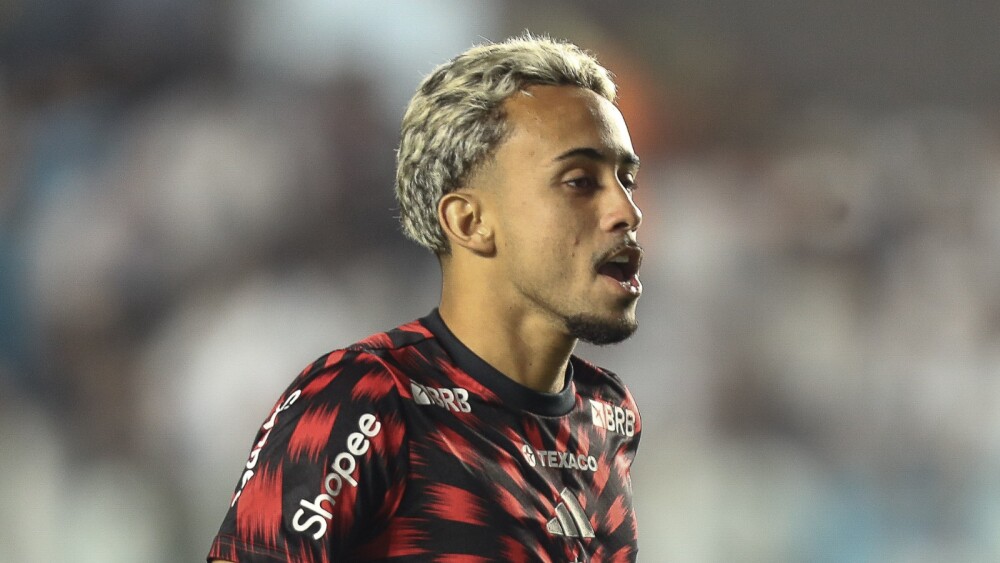 Ex-alvo do Cruzeiro, Matheus Gonçalves agradece após 'volta' no Flamengo