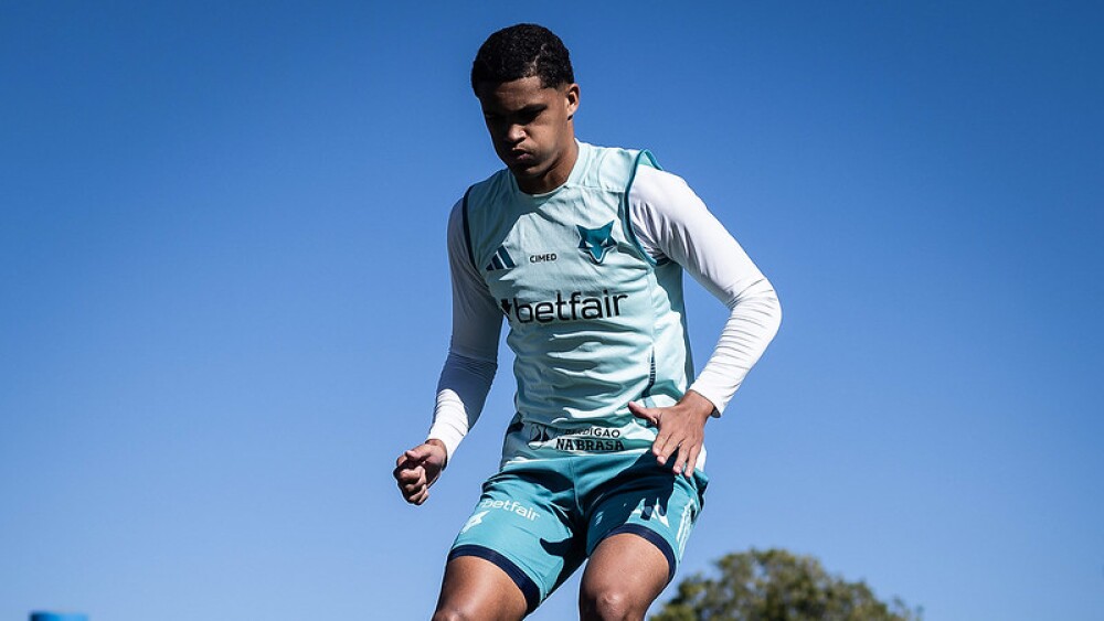 Lucas Silva destaca potencial de Kauã Prates e afirma que Cruzeiro fará boa venda