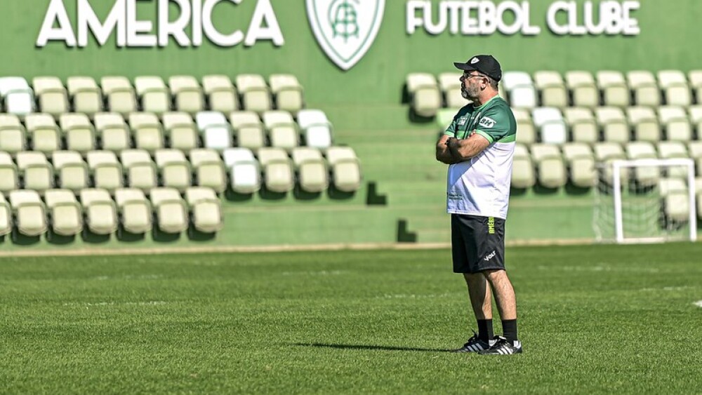 Opções de Enderson Moreira para Escalação do América contra o Cuiabá