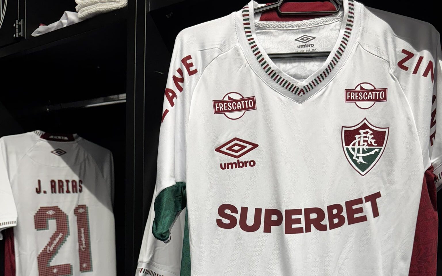 Patrocinador do Fluminense distribuirá camisas a torcedores antes do jogo contra Chelsea