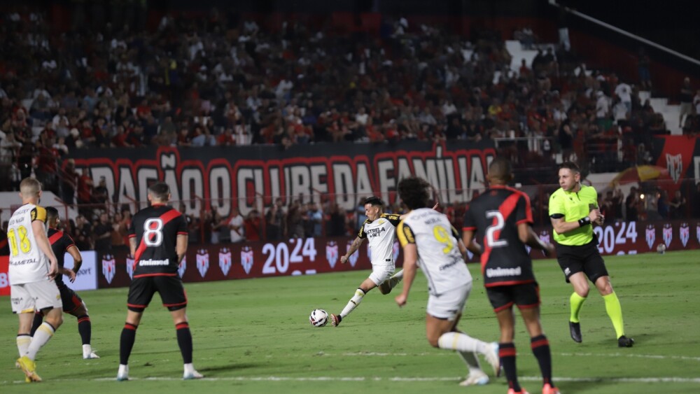 Criciúma vence Atlético-GO fora de casa e mantém sequência positiva na Série B