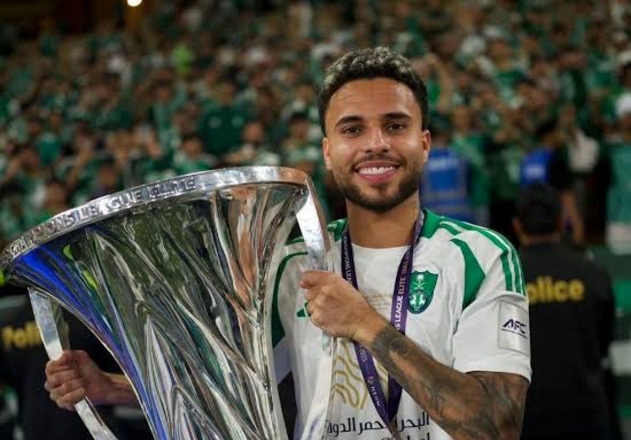 Alexsander desembarca em Belo Horizonte para reforçar o Atlético