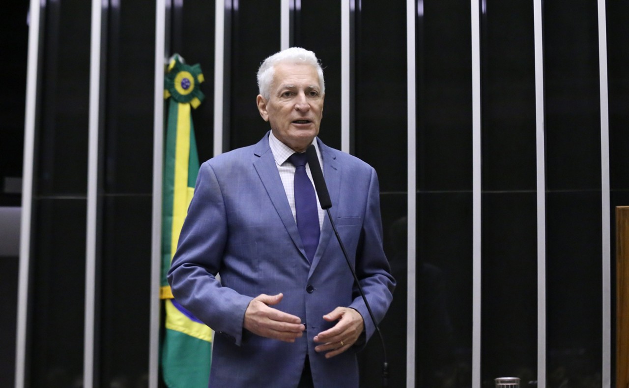 Câmara dos Deputados aprova regime de urgência para projeto que revisa benefícios fiscais