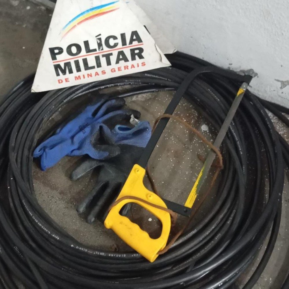 Homem é preso após ser flagrado furtando fios em poste na Savassi