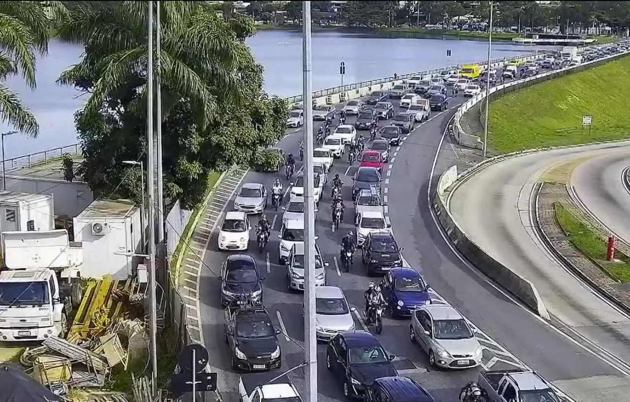 BHTrans libera acesso na avenida Otacílio Negrão de Lima após caos na Pampulha