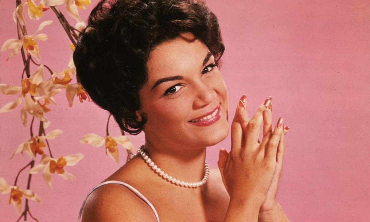 Cantora Connie Francis, conhecida pelo hit ‘Pretty Little Baby’, morre aos 87 anos