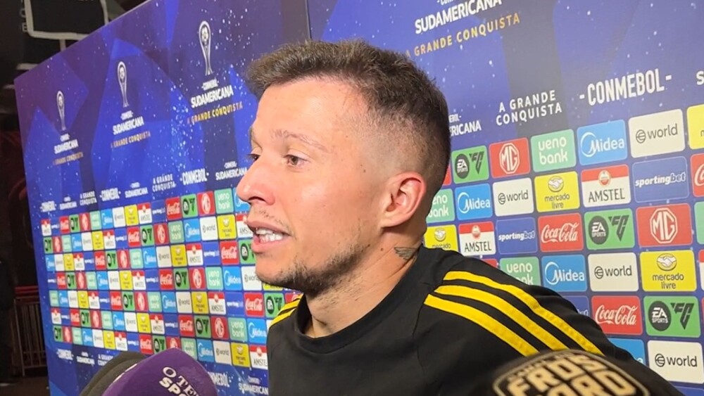 Bernard comenta sobre crise extracampo e classificação dramática do Atlético na Sul-Americana