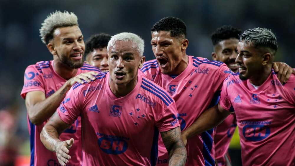 Campeão brasileiro pelo Cruzeiro anuncia pausa inesperada na carreira