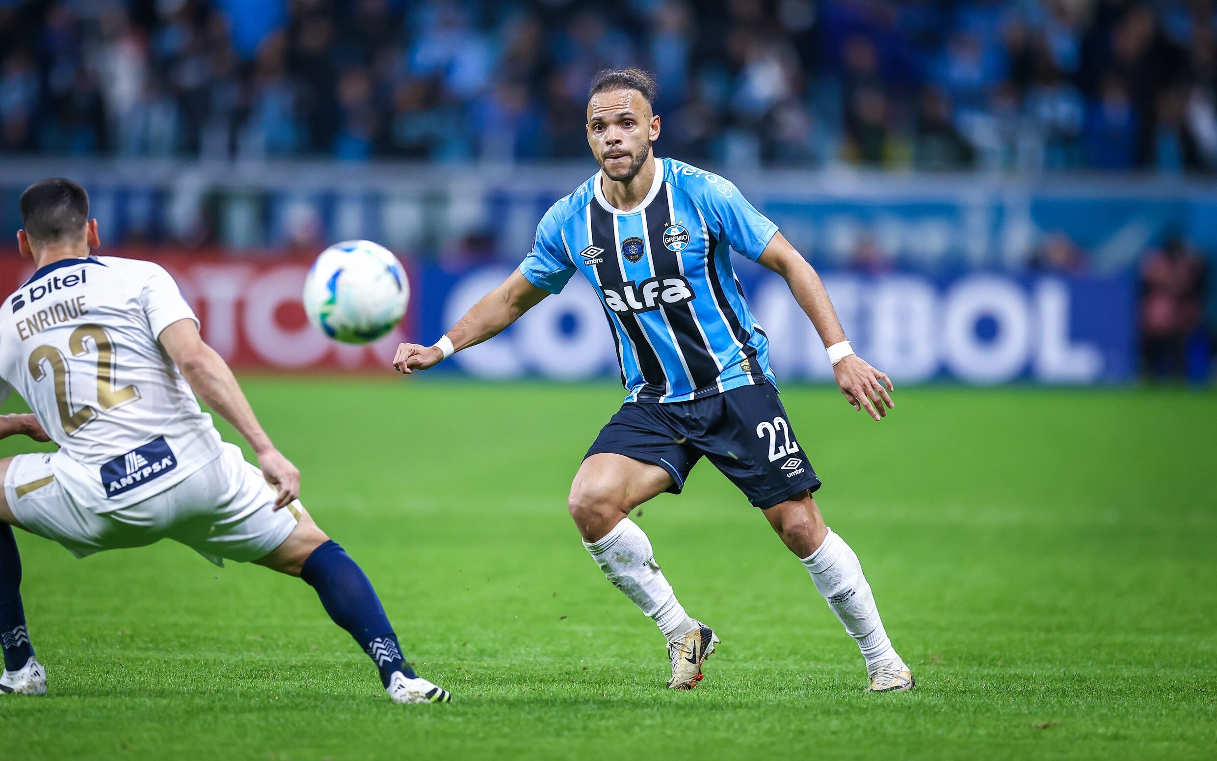 Braithwaite comenta gol perdido na eliminação do Grêmio: 'não foi o dia'