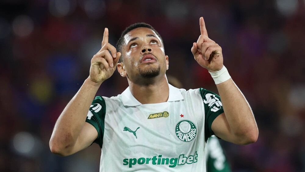 Diretor do Barcelona admite erro na contratação de Vitor Roque, do Palmeiras