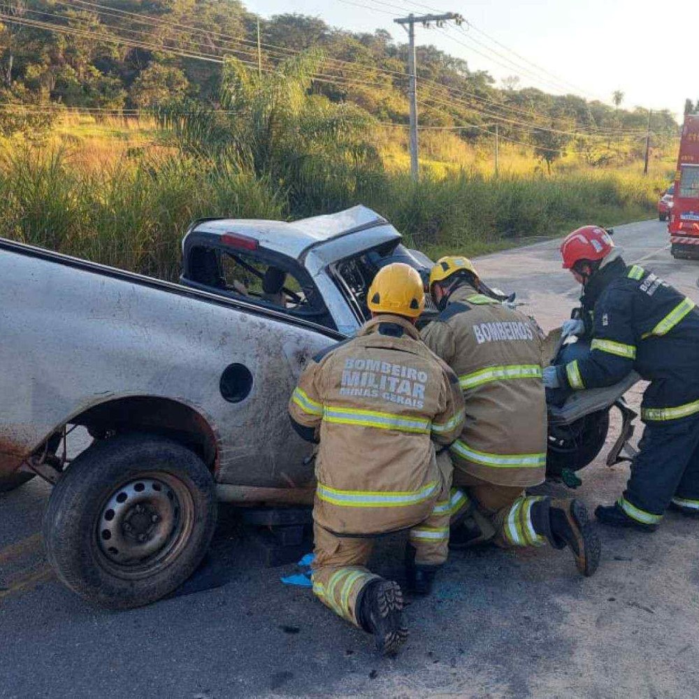 Motorista de caminhonete falece em acidente na BR-040, em Ibirité