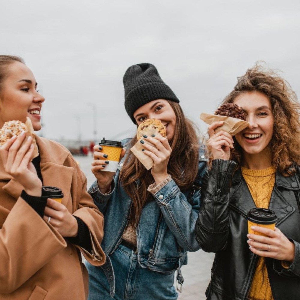 Comportamentos inusitados à mesa na Europa: o que turistas devem saber