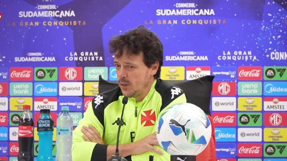 Diniz destaca dificuldades financeiras para reforços no Vasco e defende zagueiro João Victor