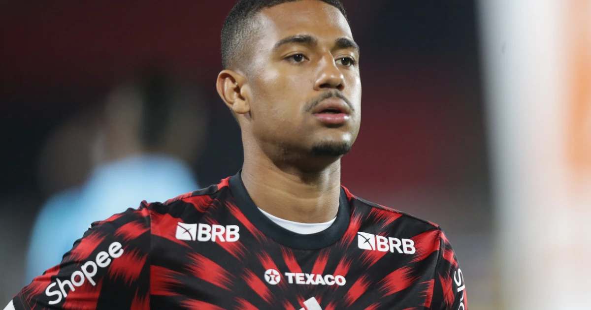 Samuel Lino 'pede passagem' e tem estreia elogiada no Flamengo