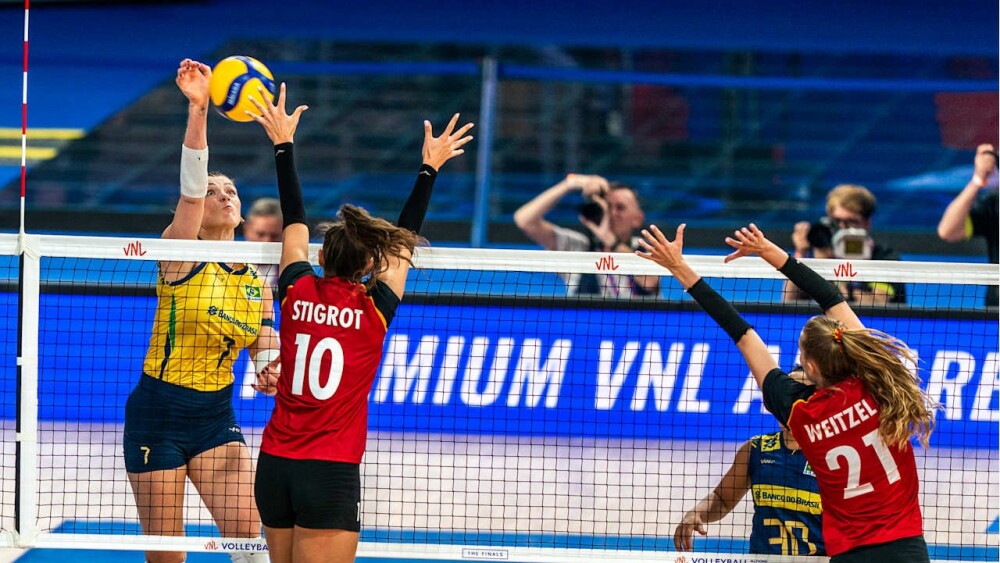Rosamaria brilha e Brasil vence Alemanha nas quartas da Liga das Nações Feminina de Vôlei