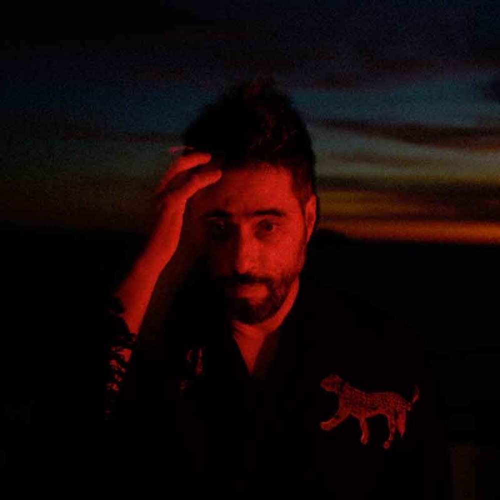 Alberto Continentino lança "Cabeça a mil e o corpo lento"