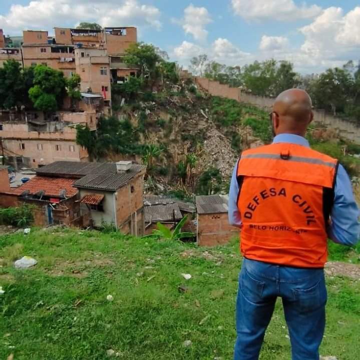 Regiões de Belo Horizonte em alerta para deslizamentos após chuva intensa