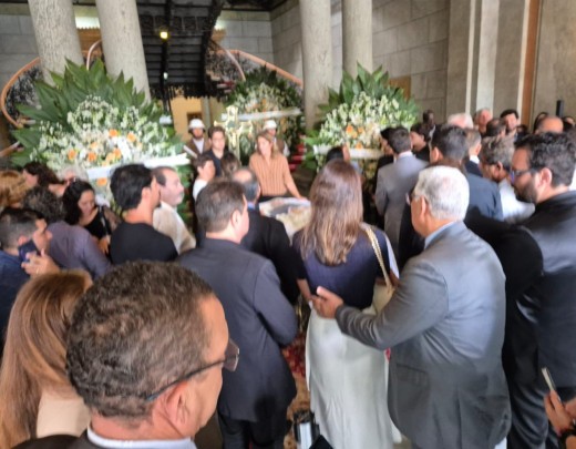 Velório de Newton Cardoso é realizado no Palácio da Liberdade com a presença de autoridades