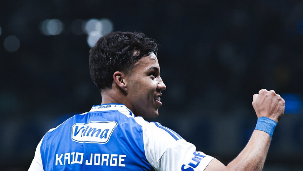 Kaio Jorge brilha com hat-trick na goleada do Cruzeiro e lidera artilharia do Brasileirão