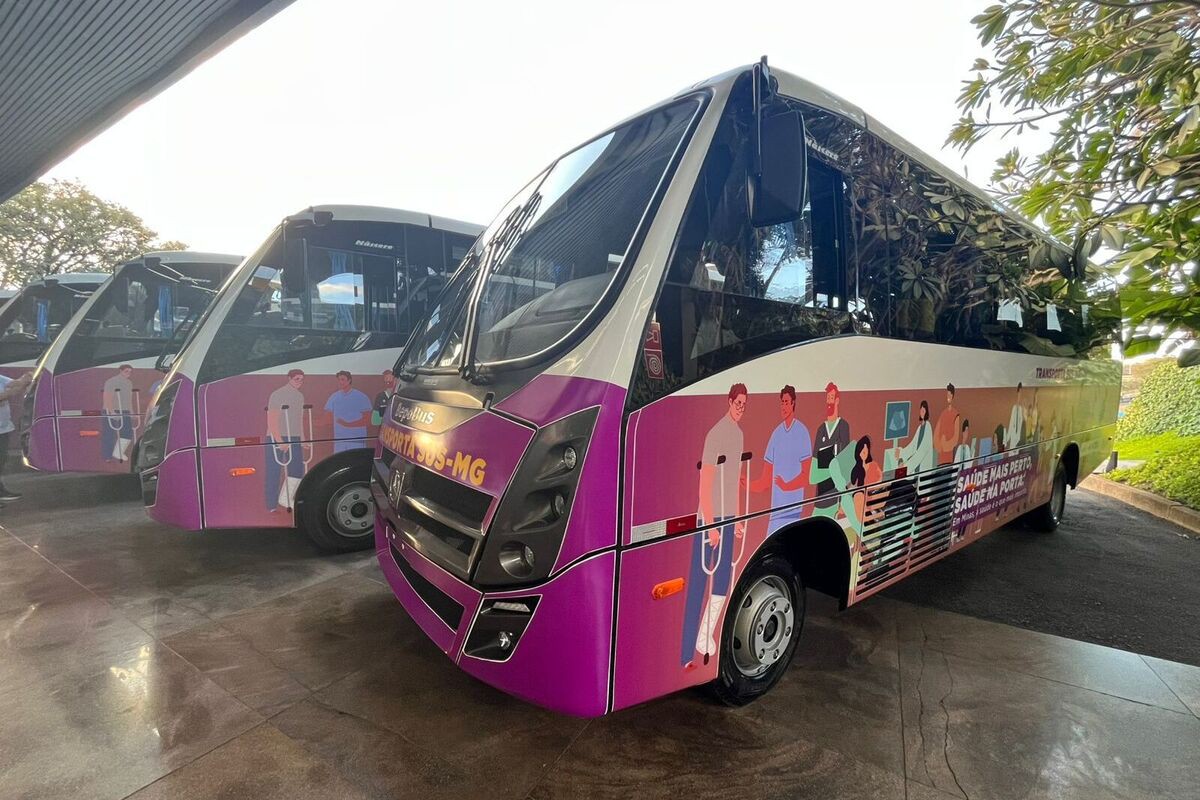 Prefeituras mineiras recebem micro-ônibus para pacientes do SUS