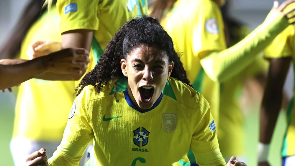 Brasil goleia Paraguai e assume liderança na Copa América Feminina