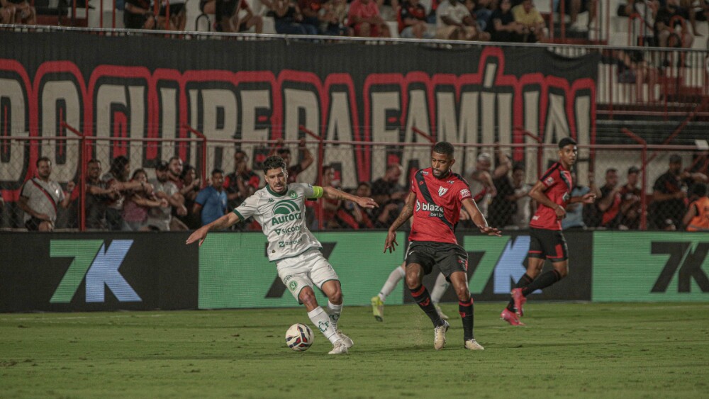 Atlético-GO e Chapecoense ficam no empate sem gols pela Série B