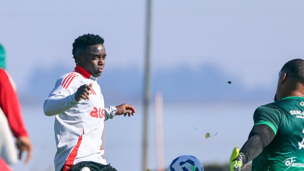 Recuperado de lesão, atacante deve voltar ao time titular do Inter contra o Vitória