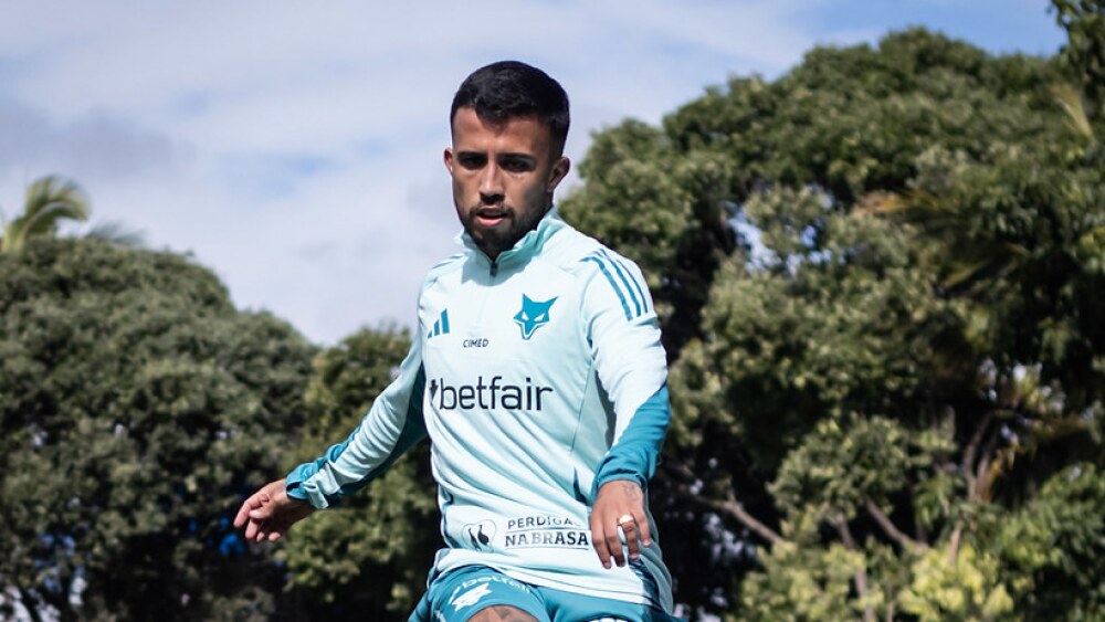Matheus Henrique celebra um ano de estreia pelo Cruzeiro e se declara ao clube