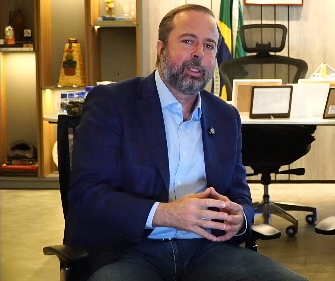 Alexandre Silveira considera prematuro discutir candidatura em 2026