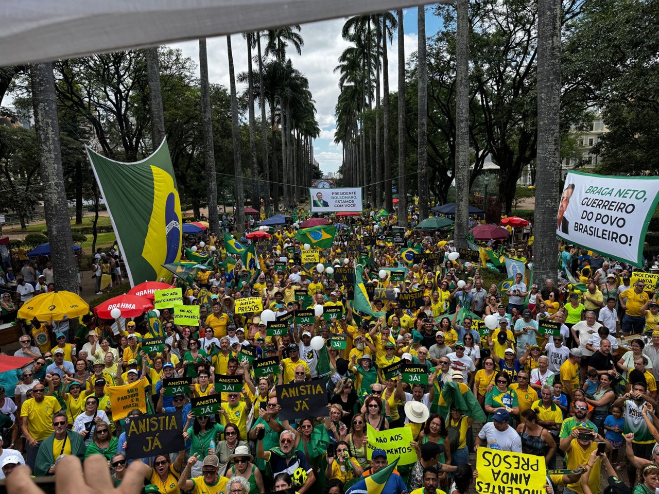 Manifestantes pró-Bolsonaro clamam por anistia em Belo Horizonte