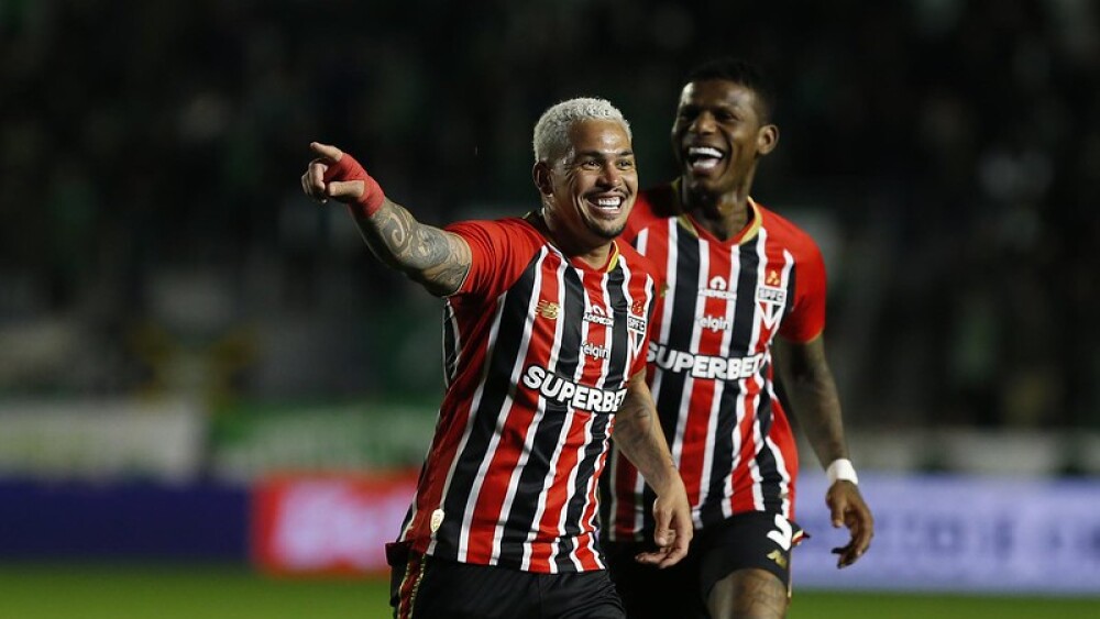 Luciano faz golaço, São Paulo vence Juventude e se distancia do Z4 no Brasileirão