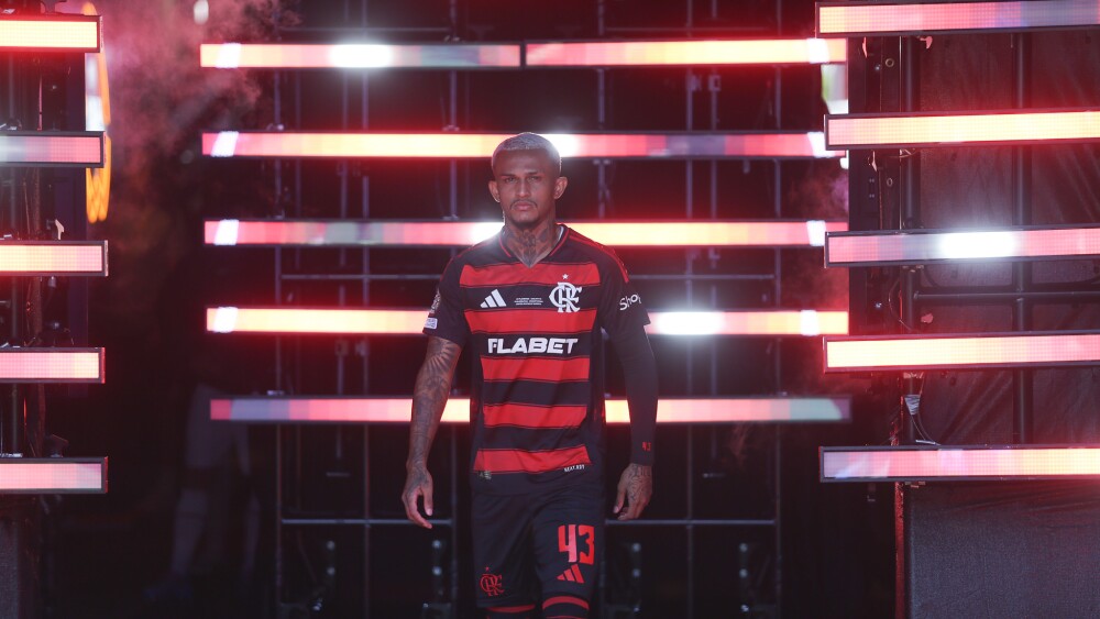 Roma inicia negociação com Flamengo pela contratação de Wesley