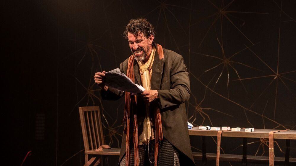 Inspirado em Nikolai Gogol, Milhem Cortaz estreia espetáculo solo em BH