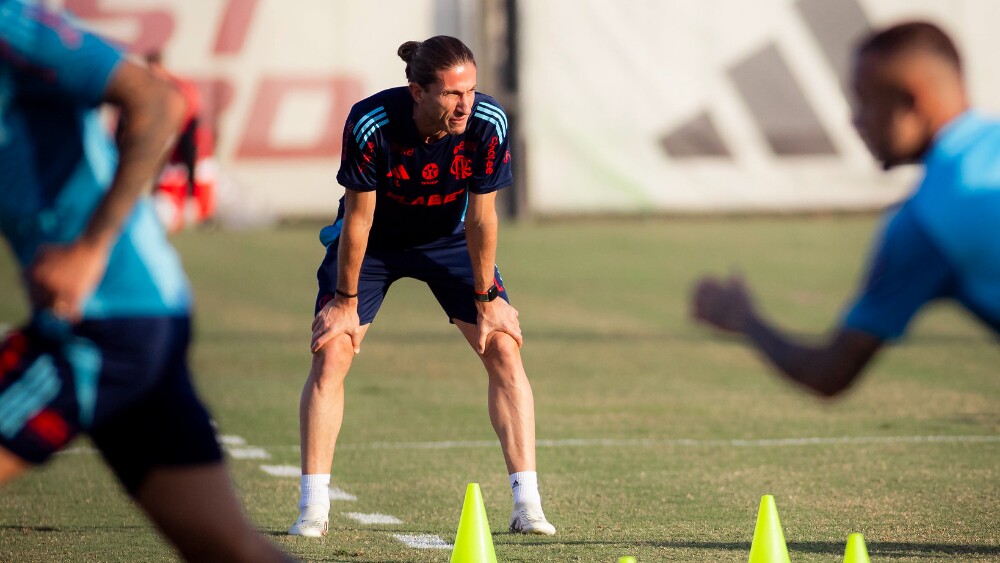 Escalação do Flamengo: Filipe Luís tem dúvida no ataque contra o Fluminense