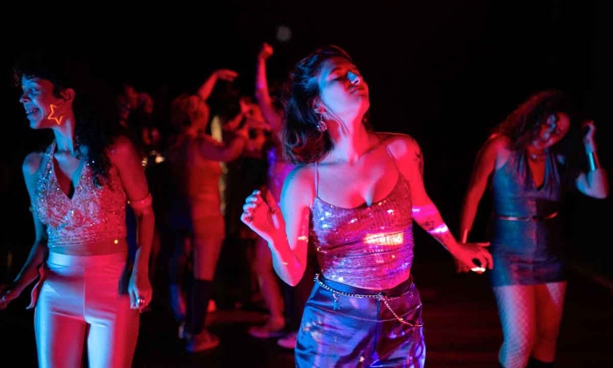 Música eletrônica e teatro se unem em espetáculo inovador da UFMG