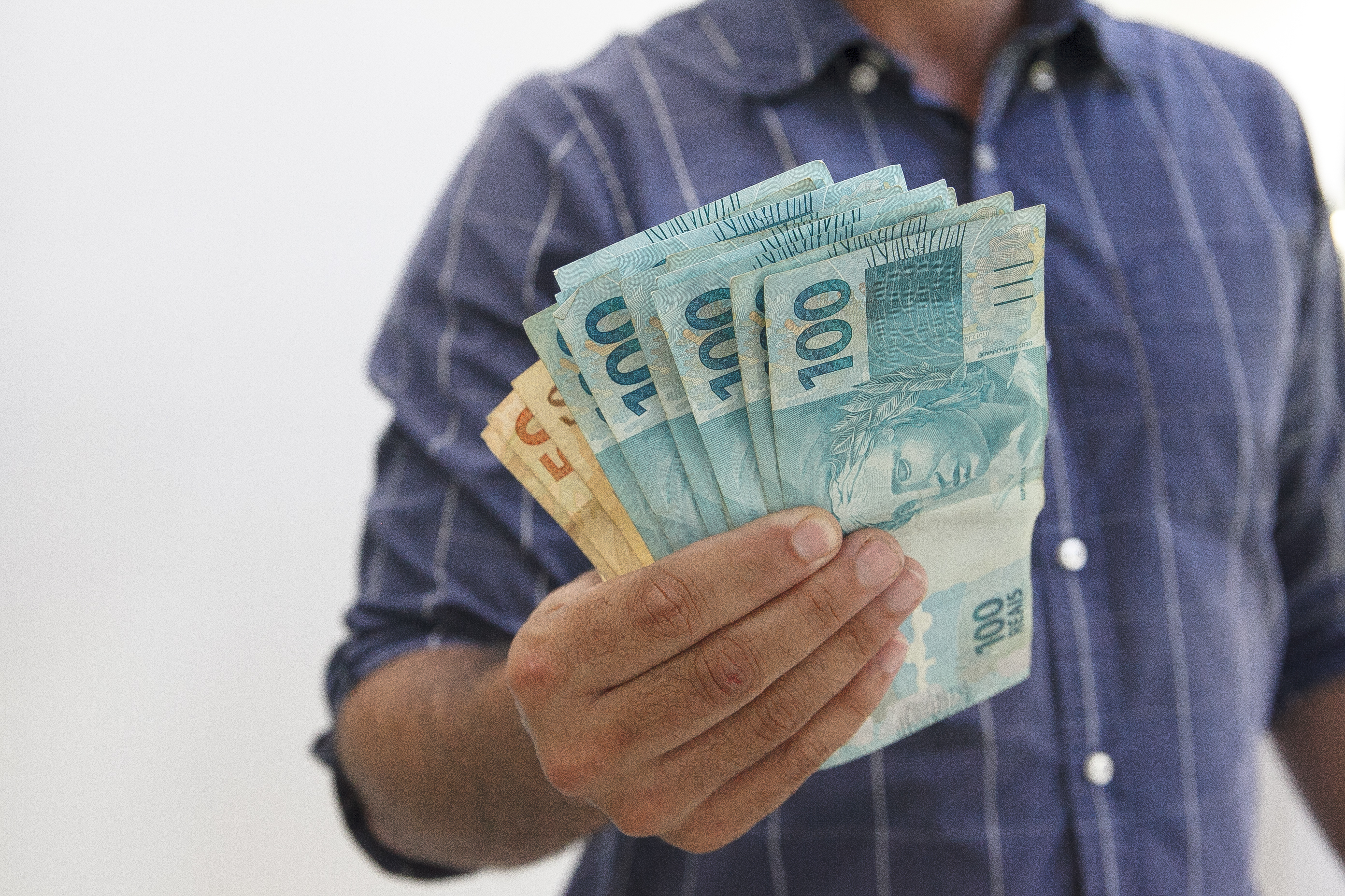 IRPF 2025: o que é a restituição, quem tem direito e quem recebe primeiro?