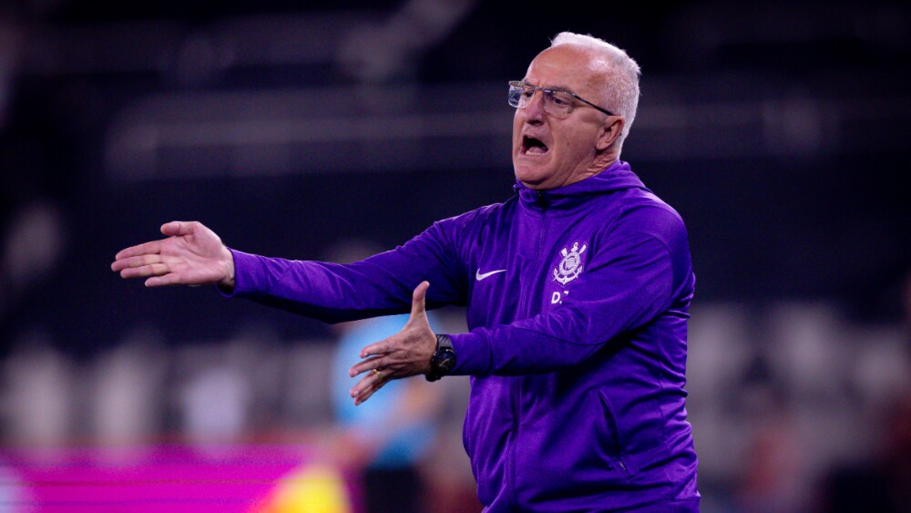 Dorival comenta escalação mista do Corinthians contra Botafogo e mudança de estratégia no intervalo