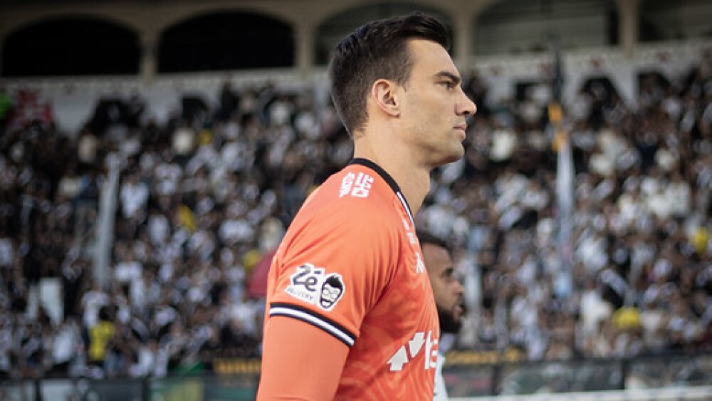 Vasco confirma lesão de Léo Jardim e contesta expulsão em jogo polêmico