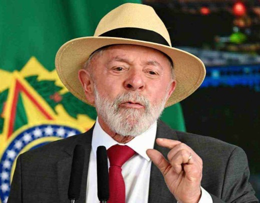 Lula responde sobre aumento da gasolina: 'Quem autoriza é a Petrobras'