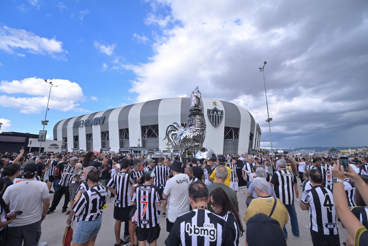 Organizadas do Atlético promovem protesto na Arena MRV em meio a crise no clube