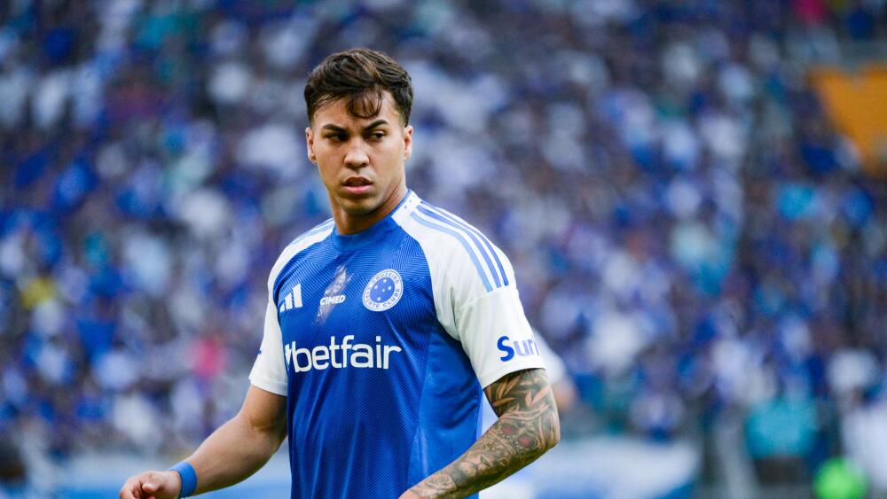 Tencati questiona pênalti marcado para o Cruzeiro contra o Juventude