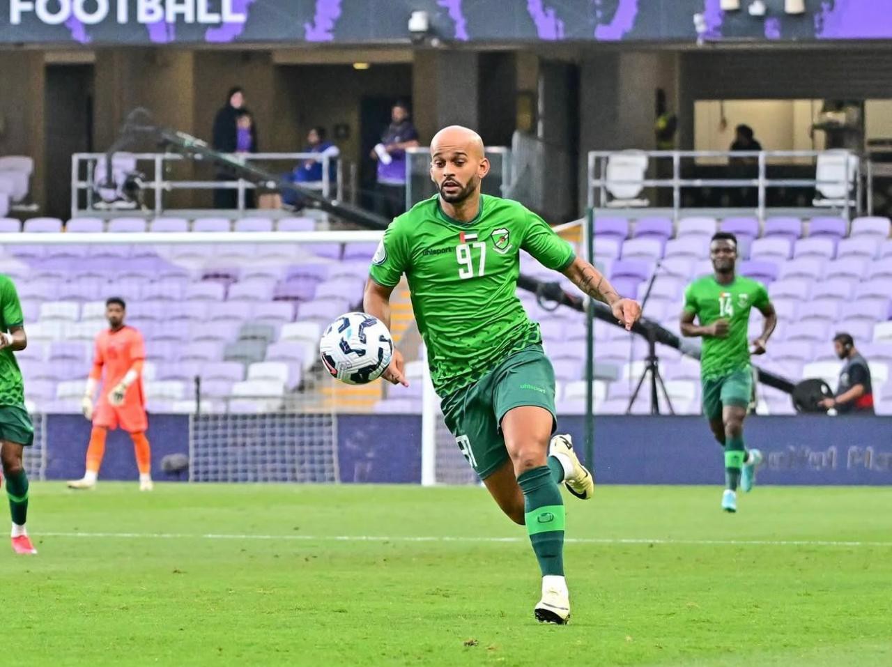 Héber destaca experiência e define posição no América