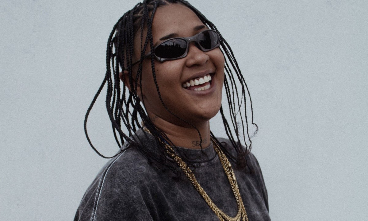 Rapper Clara Lima lança álbum 'As ruas sabem' em show no Viaduto Santa Tereza