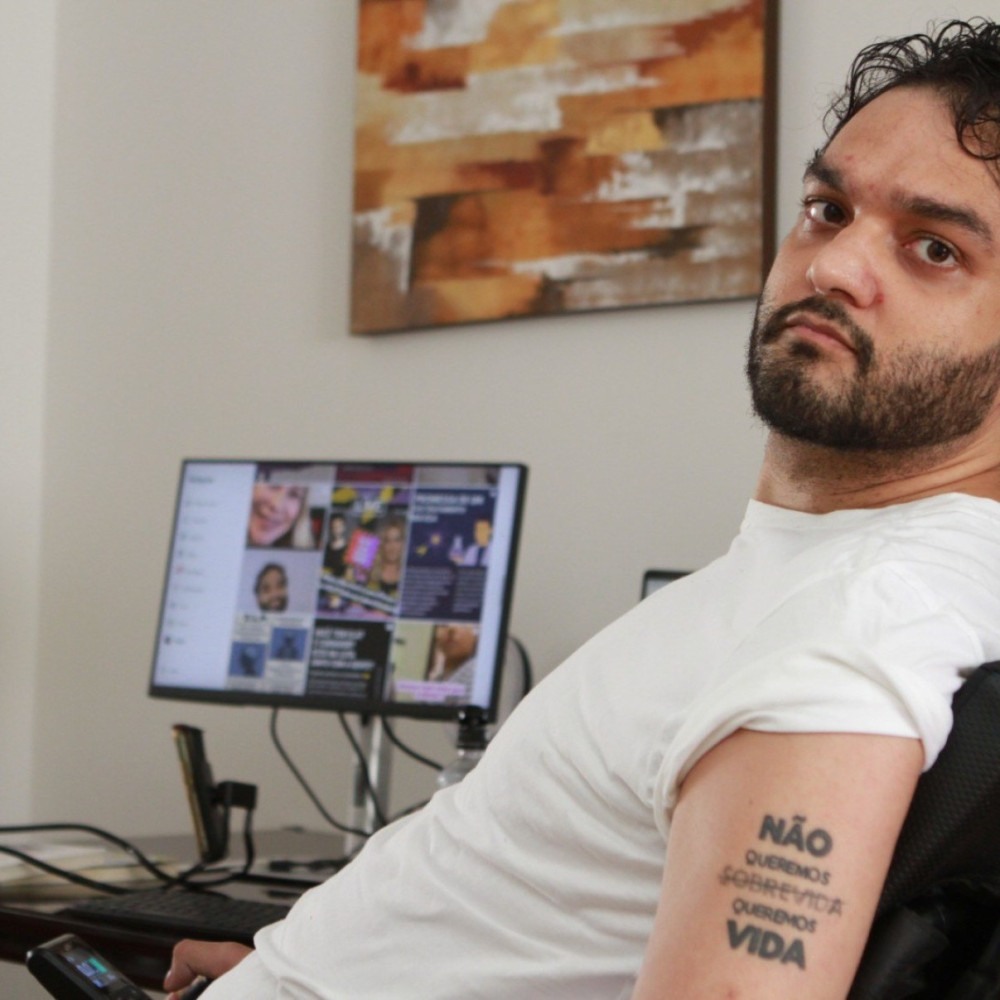 Biólogo de 36 anos diagnosticado com ELA propaga conhecimento na internet