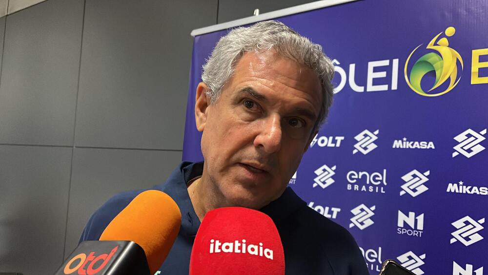 Zé Roberto avalia progresso da seleção brasileira feminina após prata na VNL