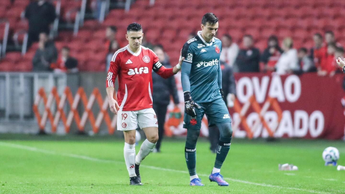 Árbitro explica expulsão de Léo Jardim na partida entre Inter e Vasco pelo Brasileirão