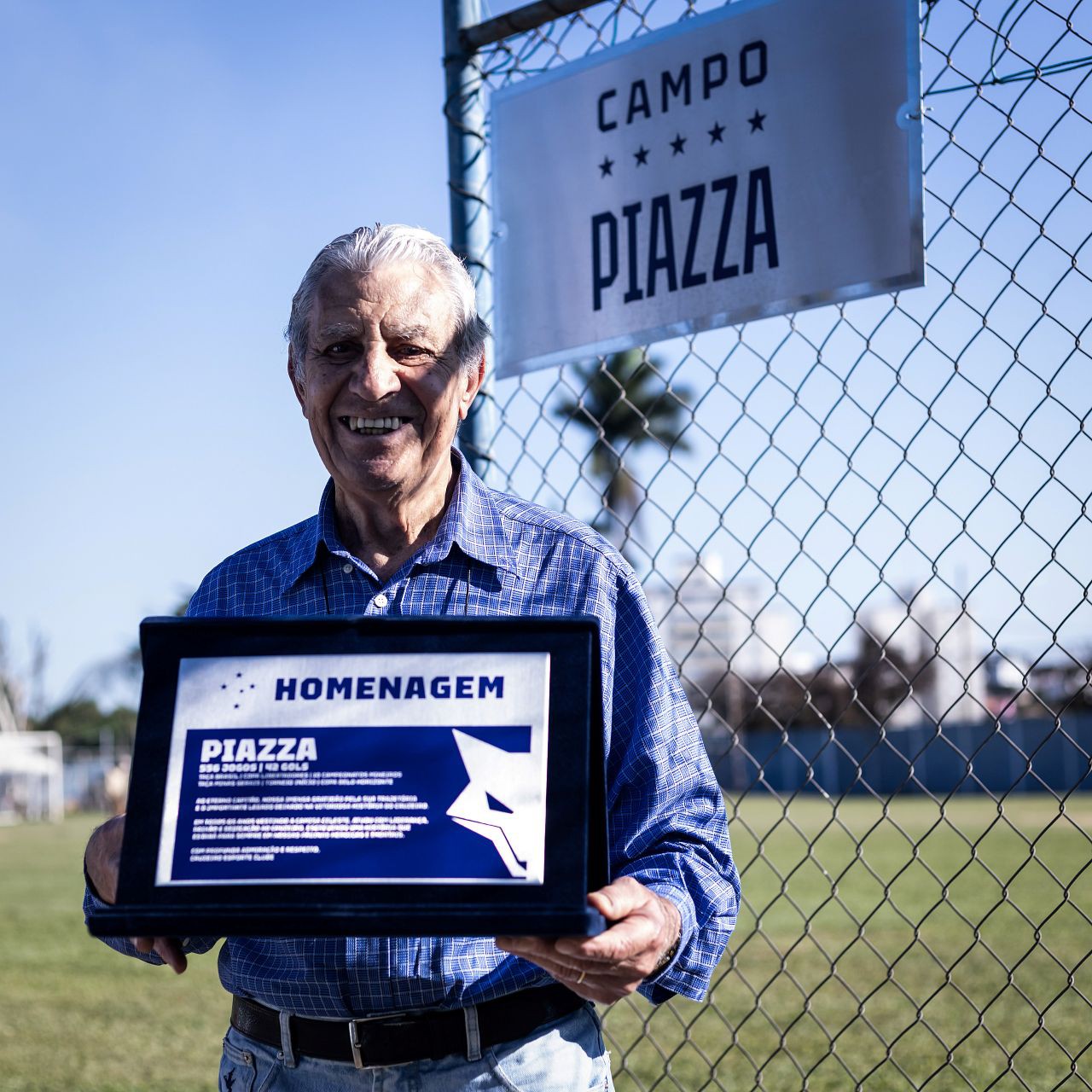 Ídolo do Cruzeiro, Piazza é homenageado com batismo de campo na Toca I