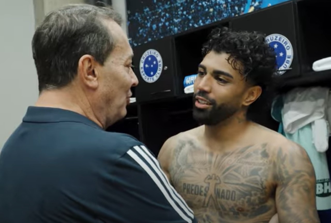 Bastidores da vitória do Cruzeiro sobre o Juventude destacam abraço de Pedrinho em Gabigol e elogios de Jardim