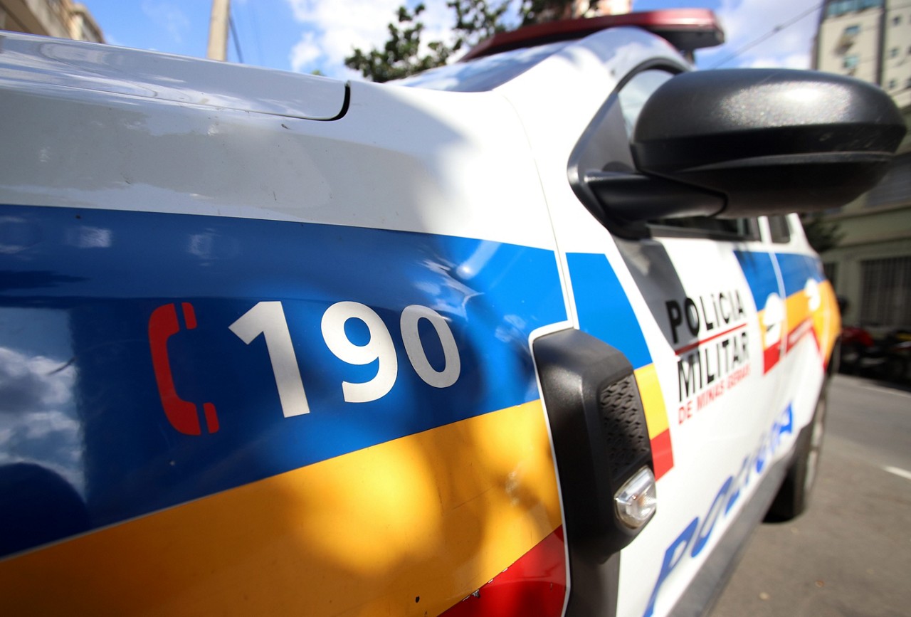 Mulher salta de carro em movimento para sobreviver após ataque em Leopoldina
